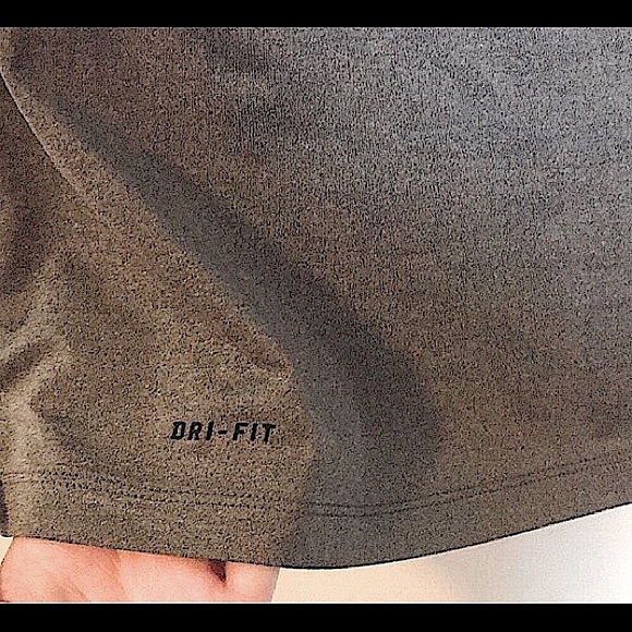 🆕🔥NIKEPRO DRI FIT REALLY CUTE SILKY SOFT GRAY&WHITE STRIPED V-NECK&BLACK SHIRT - Picture 6 of 16